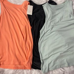 3 women’s size xs workout tank tops!!!